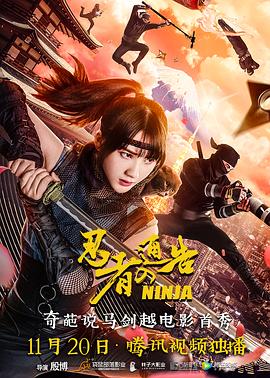李恩雨身穿黑色抹胸裙大方露乳，还不时向在场影迷大放飞吻。