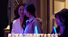 那天，我在武汉邀请了华师一附中的部分师生和校友观看电影。